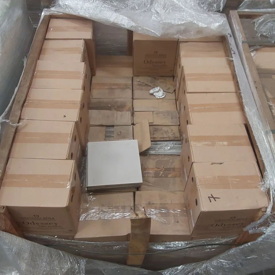 PALLET CONTAINING APPROXIMATELY 553x BRAND NEW LIGHT GREY ENCAUSTIC TILES - 20 x 20cm