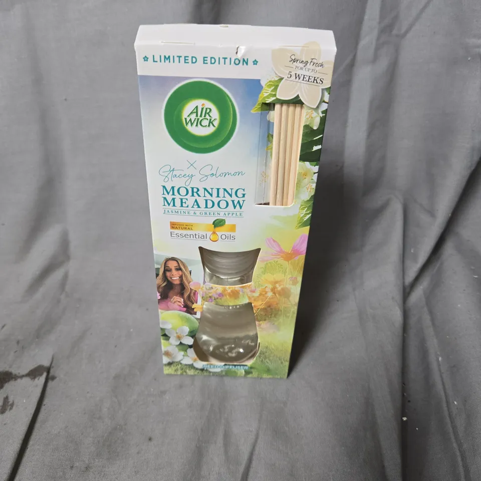 BOX OF APPROXIMATELY 5 AIR WICK MORNING MEADOW REED DIFFUSER – LIMITED EDITION (JASMINE & GREEN APPLE)