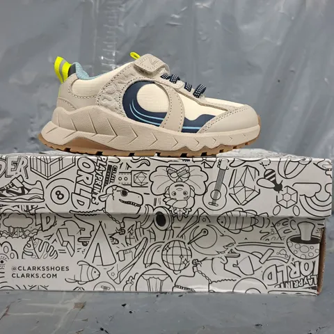 BOXED PAIR OF CLARKS PLAY PRINTS KIDS SHOES IN MULTI SIZE UK 7