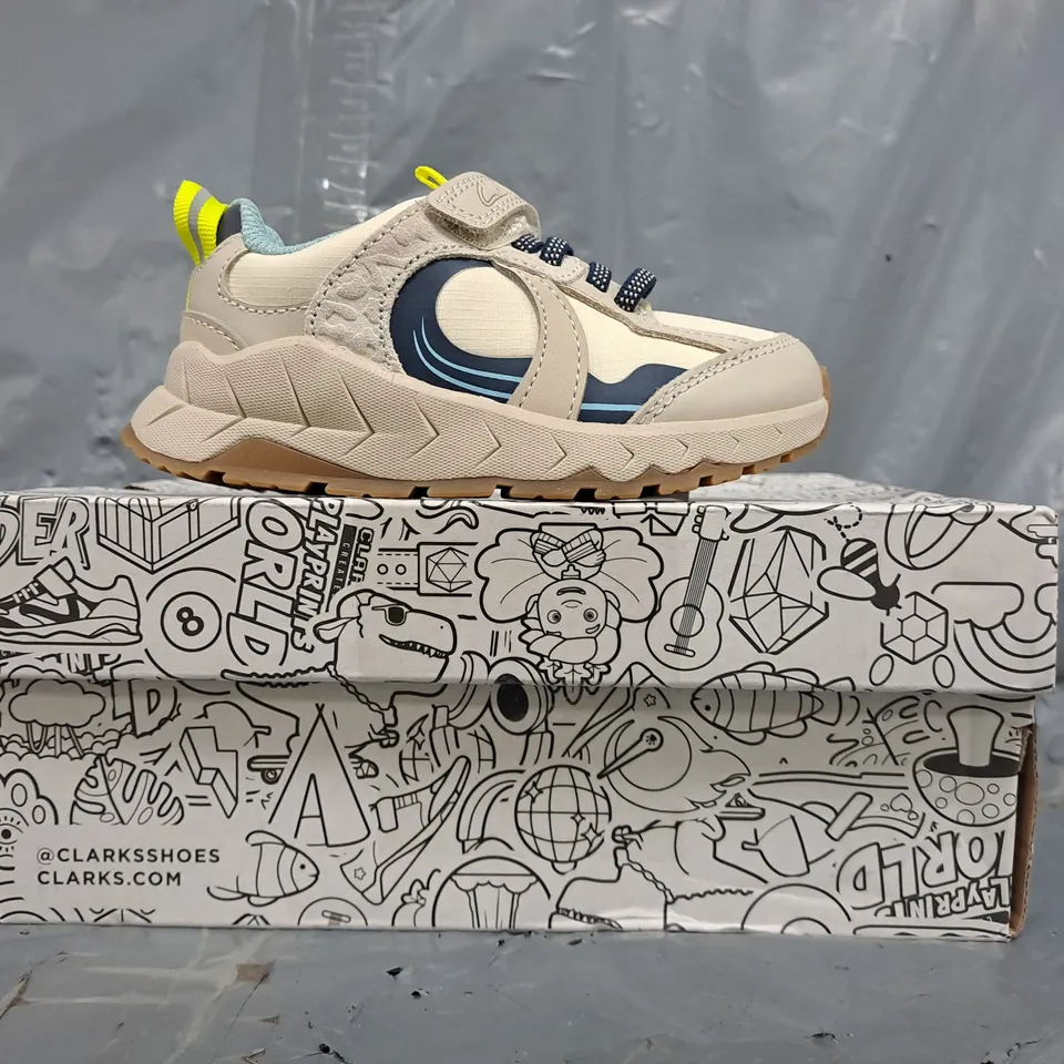 BOXED PAIR OF CLARKS PLAY PRINTS KIDS SHOES IN MULTI SIZE UK 7