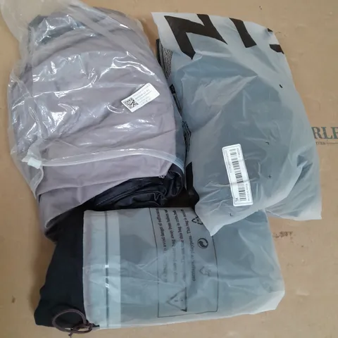 BOX OF APPROX. 20 CLOTHING ITEMS TO INCLUDE - JEANS , JUMPER , COATS ETC