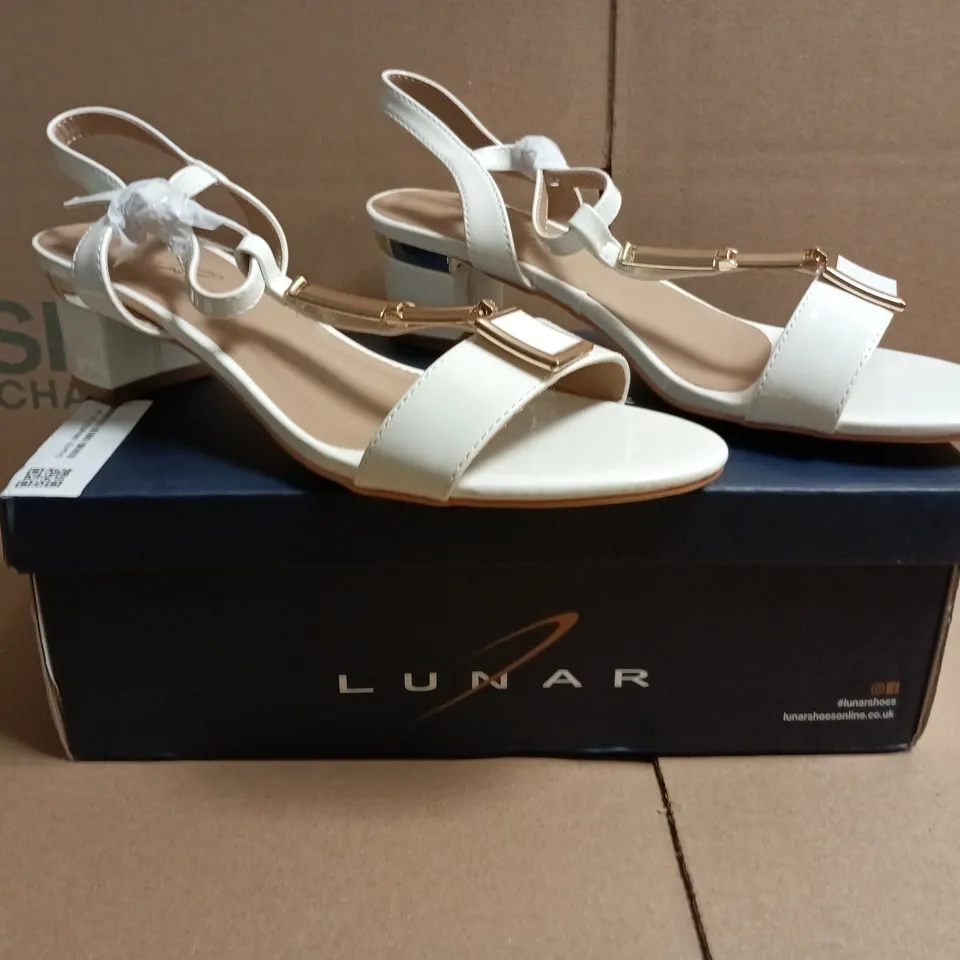 BOXED PAIR OF LUNAR BLAZE OPEN TOE SANDALS IN WHITE SIZE EU 39
