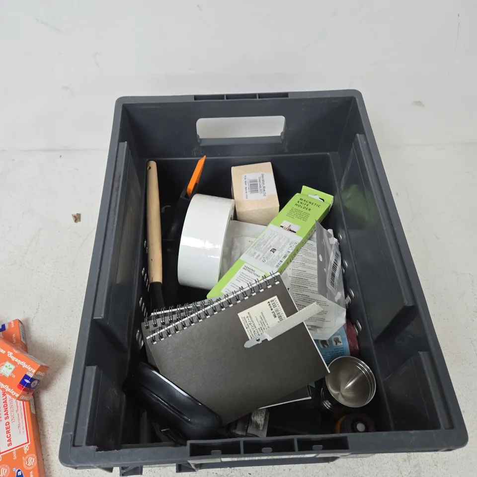 TOTE OF APPROXIMATELY 15 ASSORTED ITEMS TO INCLUDE: INCENSE STICKS