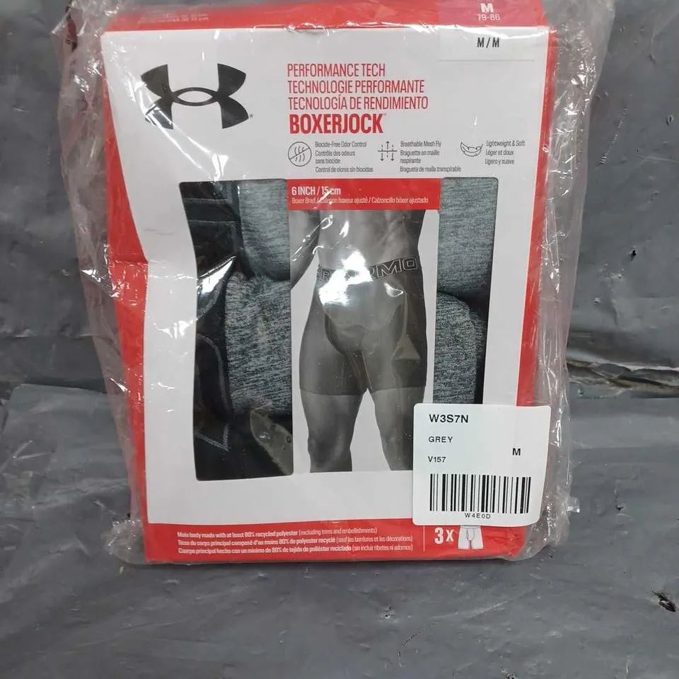 BOXED UNDER ARMOUR PERFORMANCE TECH 6ICH 3PACK BOXERS IN GREY SIZE M