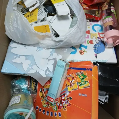 LARGE BOX OF ASSORTED ITEMS TO INCLUDE TOYS, DRINKING BOTTLES AND EARPHONES