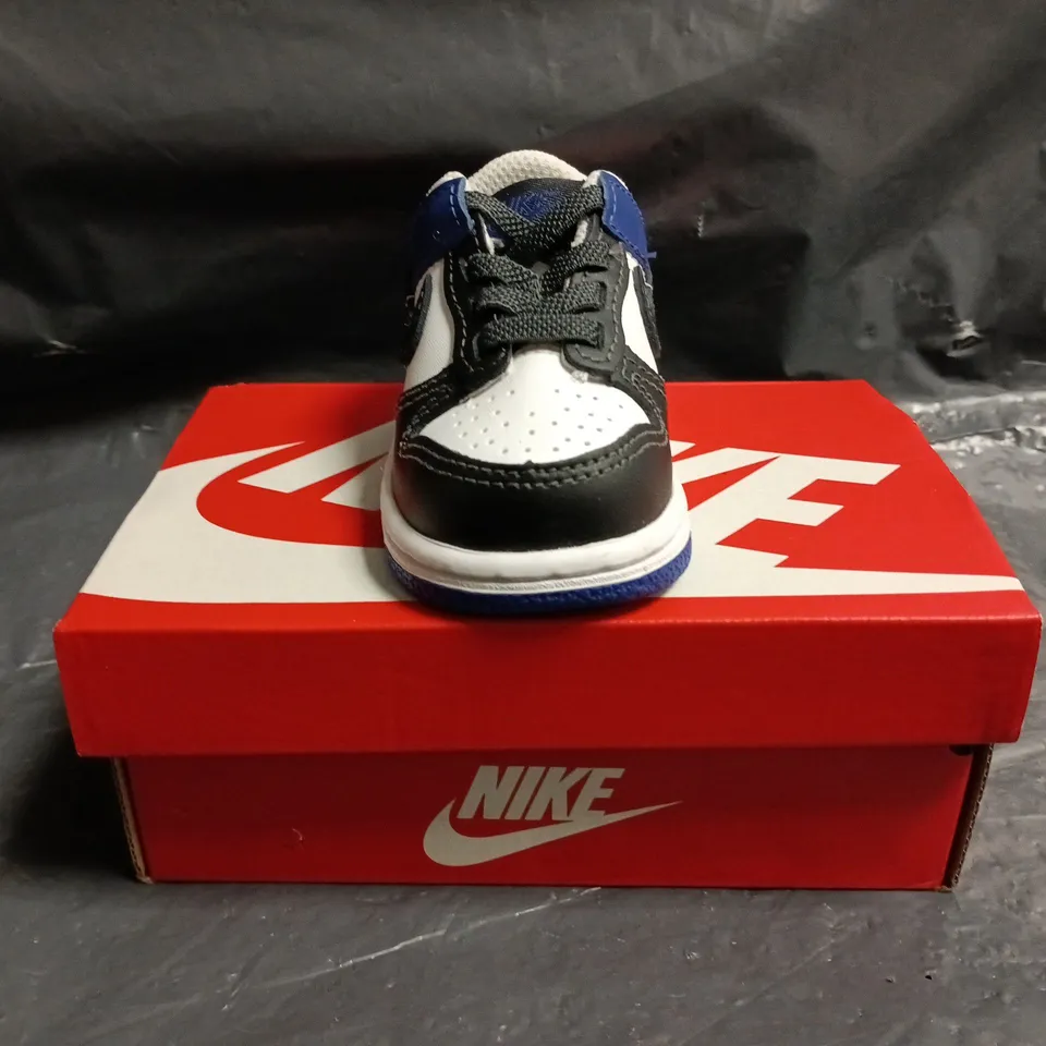 BOXED PAIR OF NIKE DUNK LOW INFANT TRAINERS IN WHITE/BLACK/BLUE SIZE UK 2.5