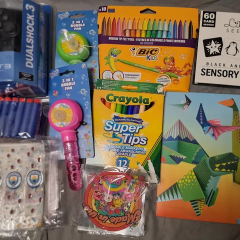 LOT OF APPROXIMATELY 15 ASSORTED TOYS AND GAMES TO INCLUDE PS3 CONTROLLER, BICYCLE FELTS AND ASSORTED STICKERS