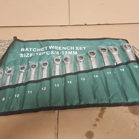 12-PIECE RATCHET WRENCH SET (8–19 MM) IN GREEN ROLL POUCH