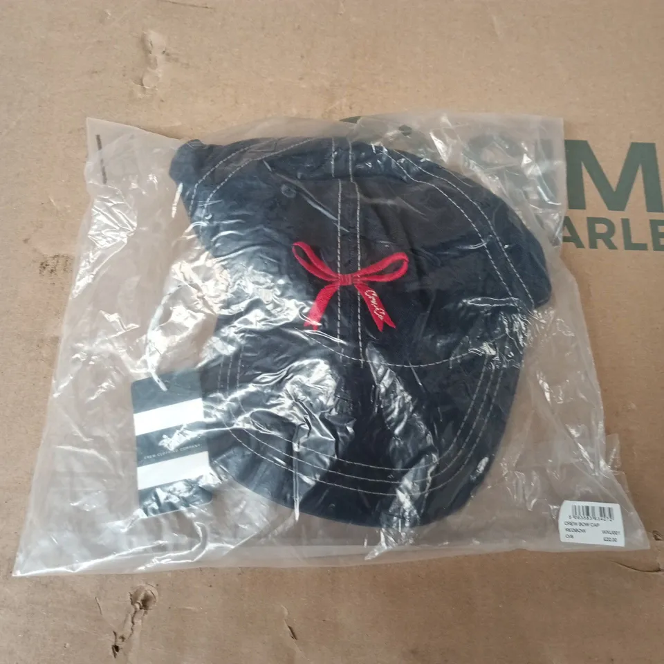 BAGGED CREW CLOTHING COMPANY BOW CAP IN NAVY - O/S