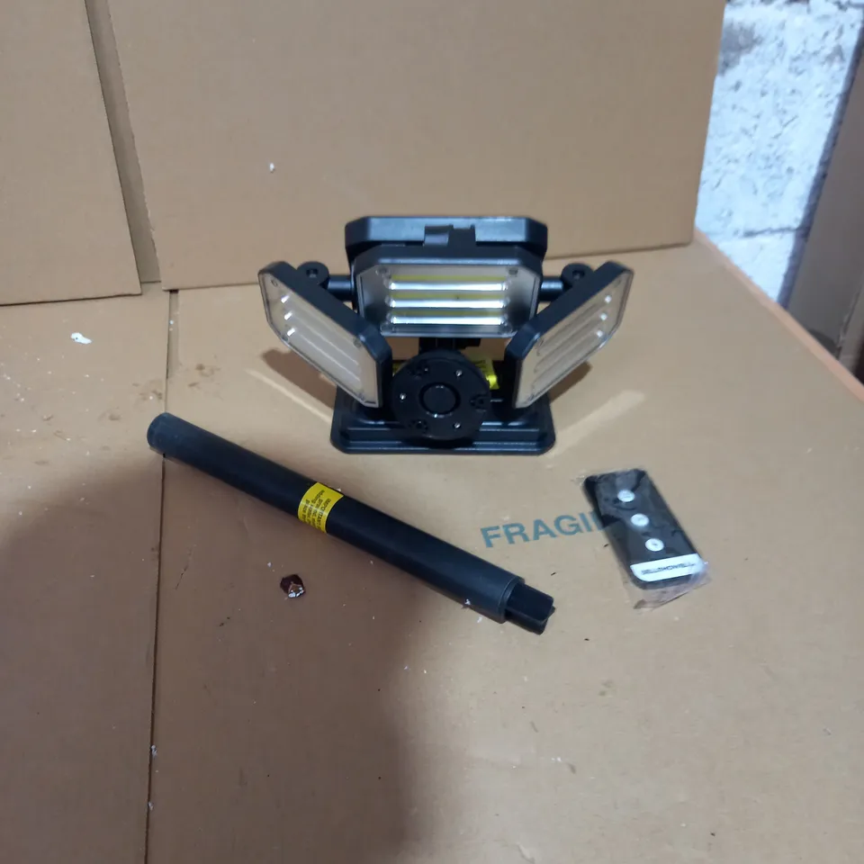 BELL & HOWELL 300 LUMENS BIONIC FLOODLIGHT