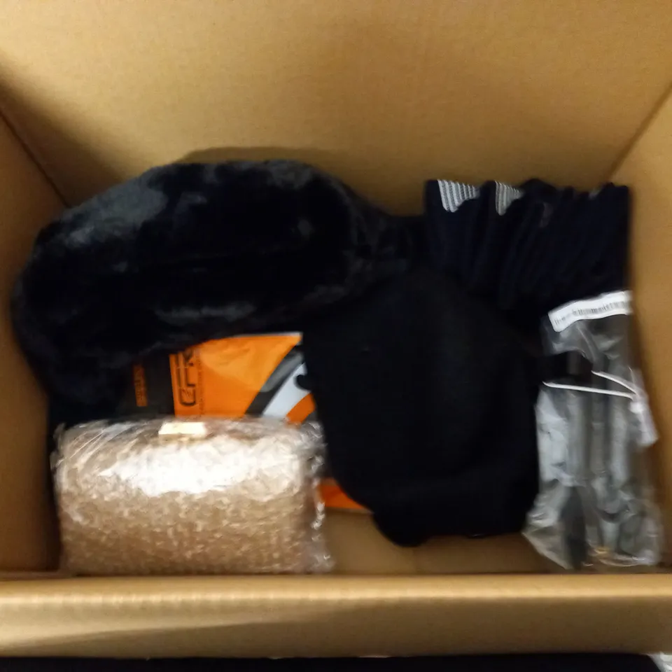 LOT OF ASSORTED CLOTHING ACCESSORIES TO INCLUDE SOCKS, TRUNKS AND HATS