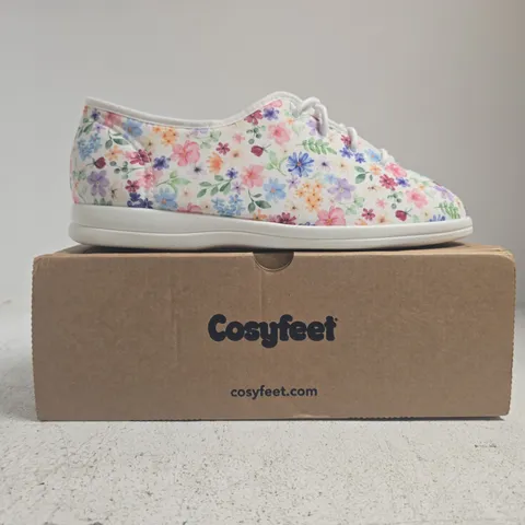 BOXED PAIR OF COSYFEET SAMMI SHOES IN MEADOW WHITE/FLORAL SIZE UK 8
