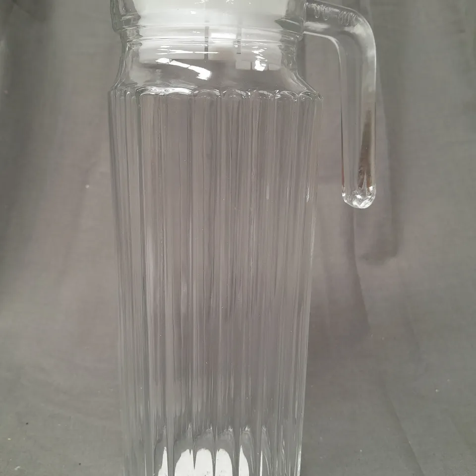 BOX OF 4 UNBRANDED GLASS JUGS