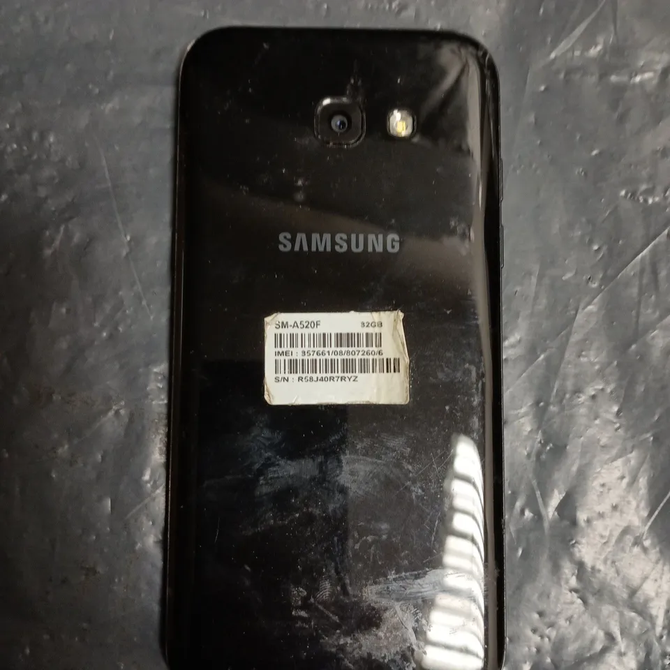 SAMSUNG GALAXY A5 (SM-A520F)