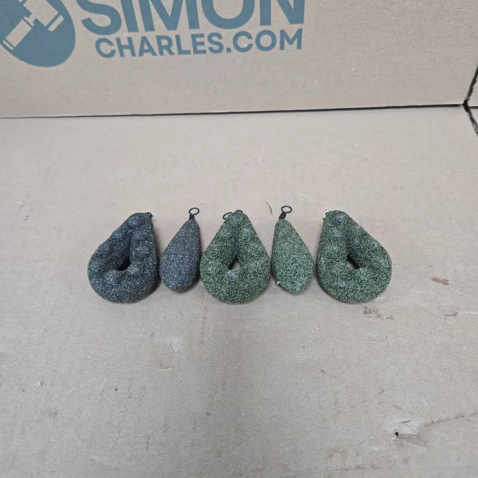 TOTE OF APPROXIMATELY 40 ASSORTED FISHING WEIGHTS/SINKERS