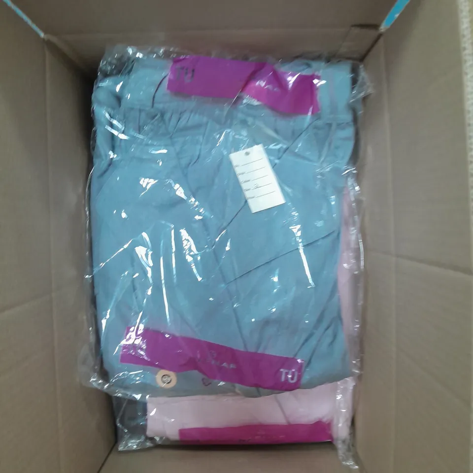 LOT OF APPROX 16 CLOTHING ITEMS IN VARIOUS BRANDS, STYLES, COLOURS AND SIZES