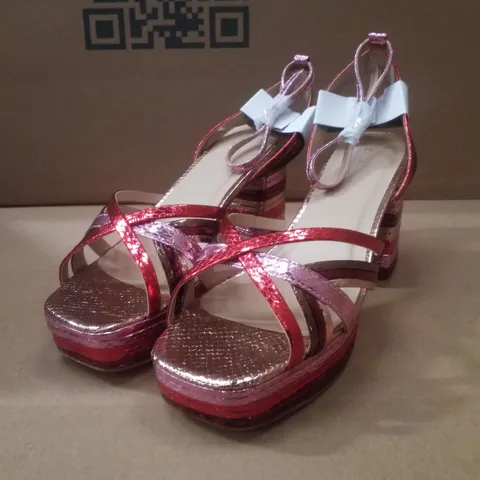 BOX CONTAINING APPROXIMATELY 6 BRAND NEW PAIRS OF SIMPLY BE MULTI PLATFORM HEEL EX WIDE - SIZE 7