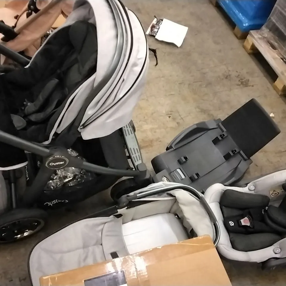 OYSTER 3 BUNDLE INCLUDING STROLLER, CARRYCOT, CAR SEAT AND CAR SEAT BASE