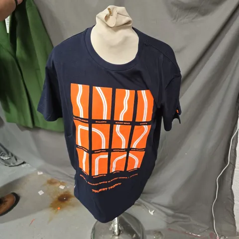 ISLE OF MAN TT OFFICIAL MERCHANDISE T‑SHIRT – NAVY, UK MEDIUM (M)