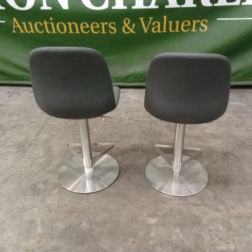 SET OF 2 ZARAGOSA BAR STOOLS IN GREY PU LEATHER AND SILVER BASE