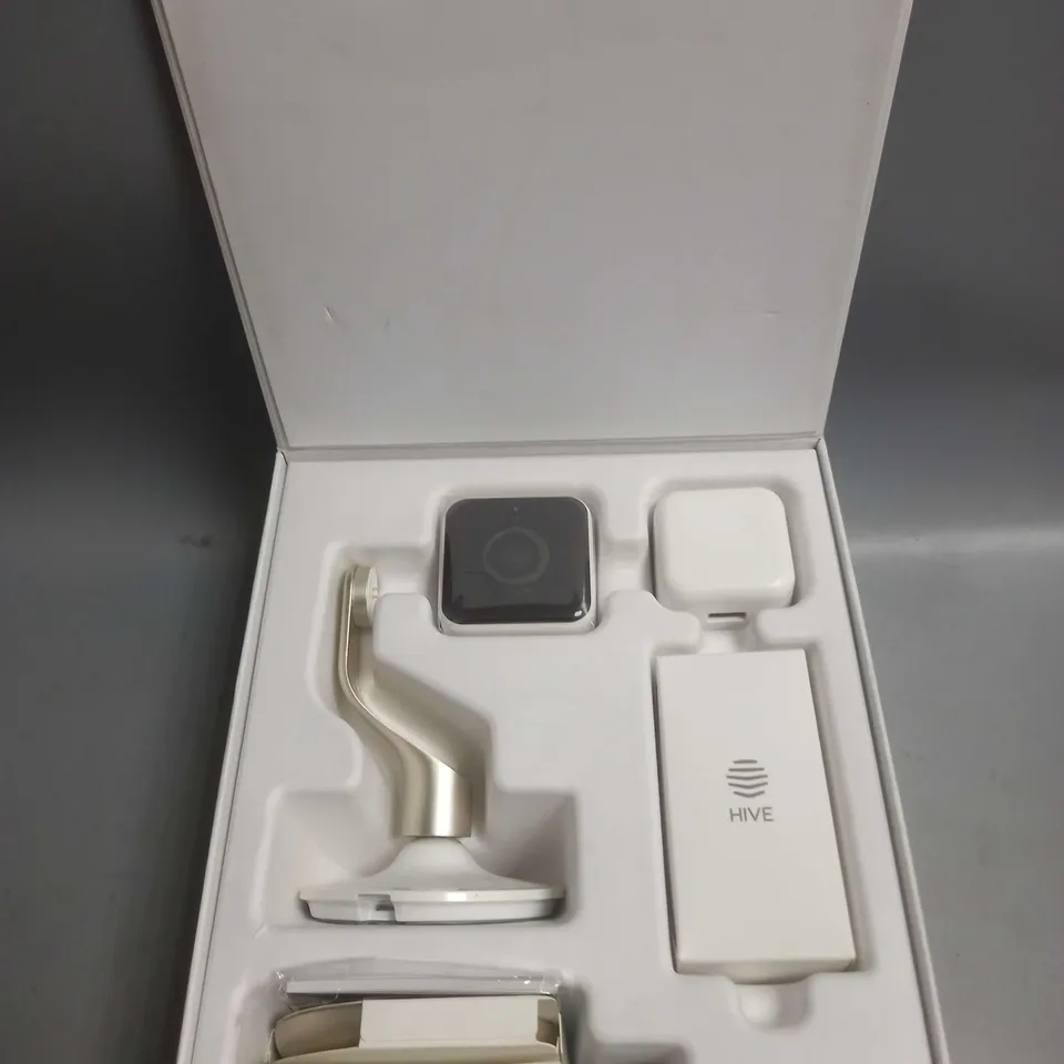 BOXED HIVE VIEW CAMERA IN WHITE AND CHAMPAGNE