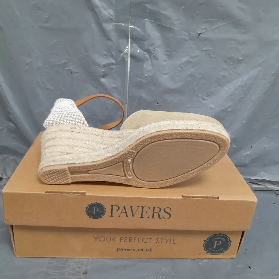 BOX OF PAVERS BEIGE SANDALS SIZE 36