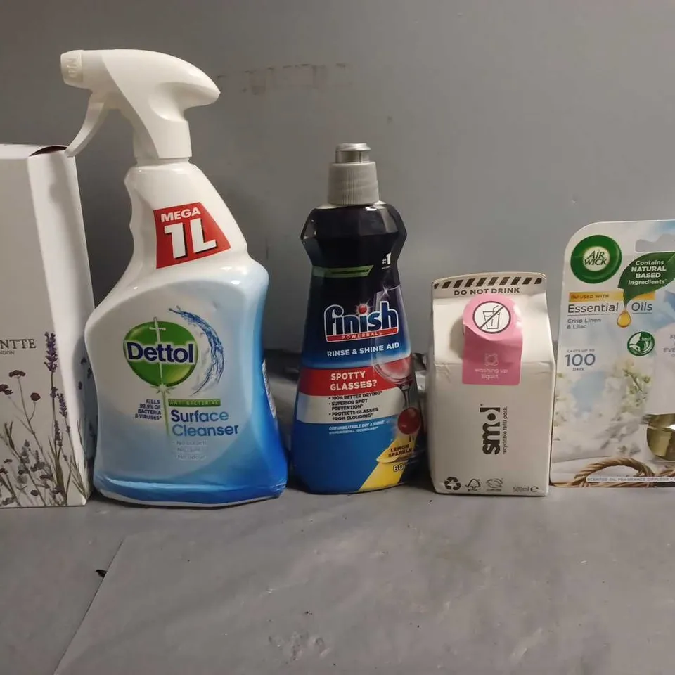 APPROXIMATELY 13 ASSORTED ITEMS TO INCLUDE - FINISH RINSE & SHINE AID , AIR WICKS ESSENTIAL OILS , DETTOL SURFACE CLEANER ETC