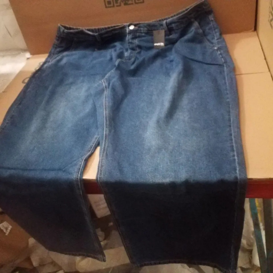 BOX CONTAINING APPROXIMATELY 11 BRAND NEW SIMPLY BE MID BLUE PLEAT DETAIL WIDE LEG JEANS - SIZE 30L