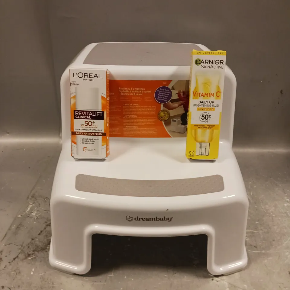 BOX OF APPROXIMATELY 5 ASSORTED ITEMS TO INCLUDE - DREAMBABY STEPS , GARNIER VITAMIN C FLUID , OREAL REVITALIFT DAILY ANTI-UV FLUID ETC