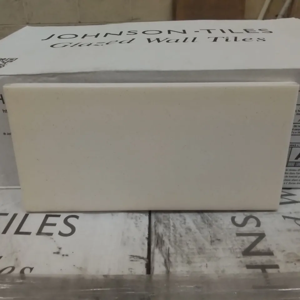 PALLET TO CONTAIN APPROX. 84 X PACKS OF BRAND NEW JOHNSON GLAZED WALL TILES IN CREAM - 40 TILES PER BOX // TILE SIZE: 197 X 97 X 8mm