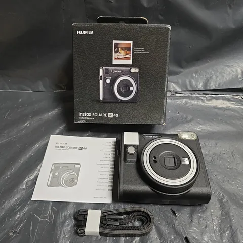 FUJIFILM INSTAX SQUARE SQ40 INSTANT CAMERA IN BLACK – BOXED, COLLECTION ONLY