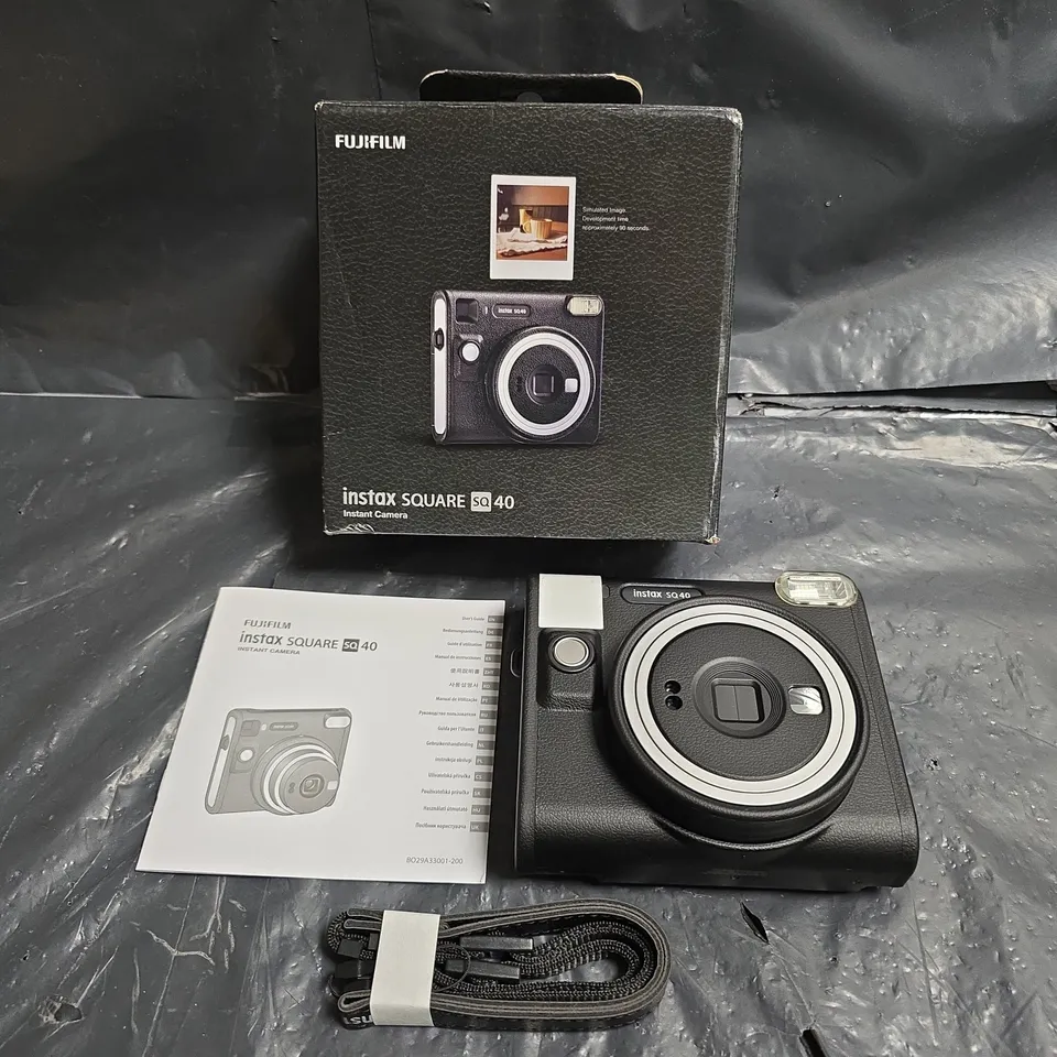 FUJIFILM INSTAX SQUARE SQ40 INSTANT CAMERA IN BLACK – BOXED, COLLECTION ONLY