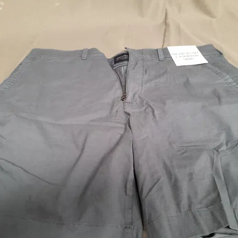 ABERCROMBIE & FITCH 7 PLAINFRONT SHORTS IN NAVY - SIZE 33