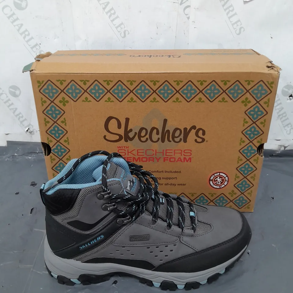 SKECHERS MEMORY FOAM SIZE 6 GREY/BLUE WALKING BOOTS 