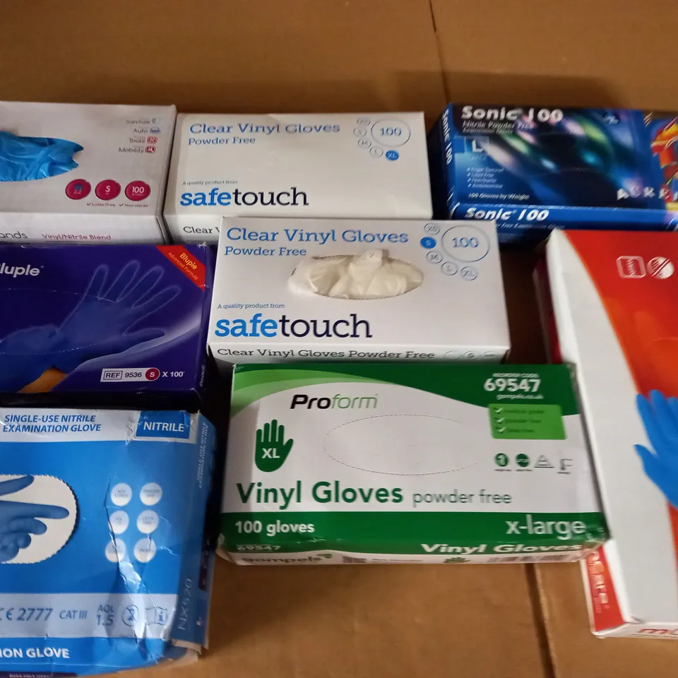 LOT OF ASSORTED BOXES OF EXAMINATION GLOVES - BOX MEASURES 46X34X30CM