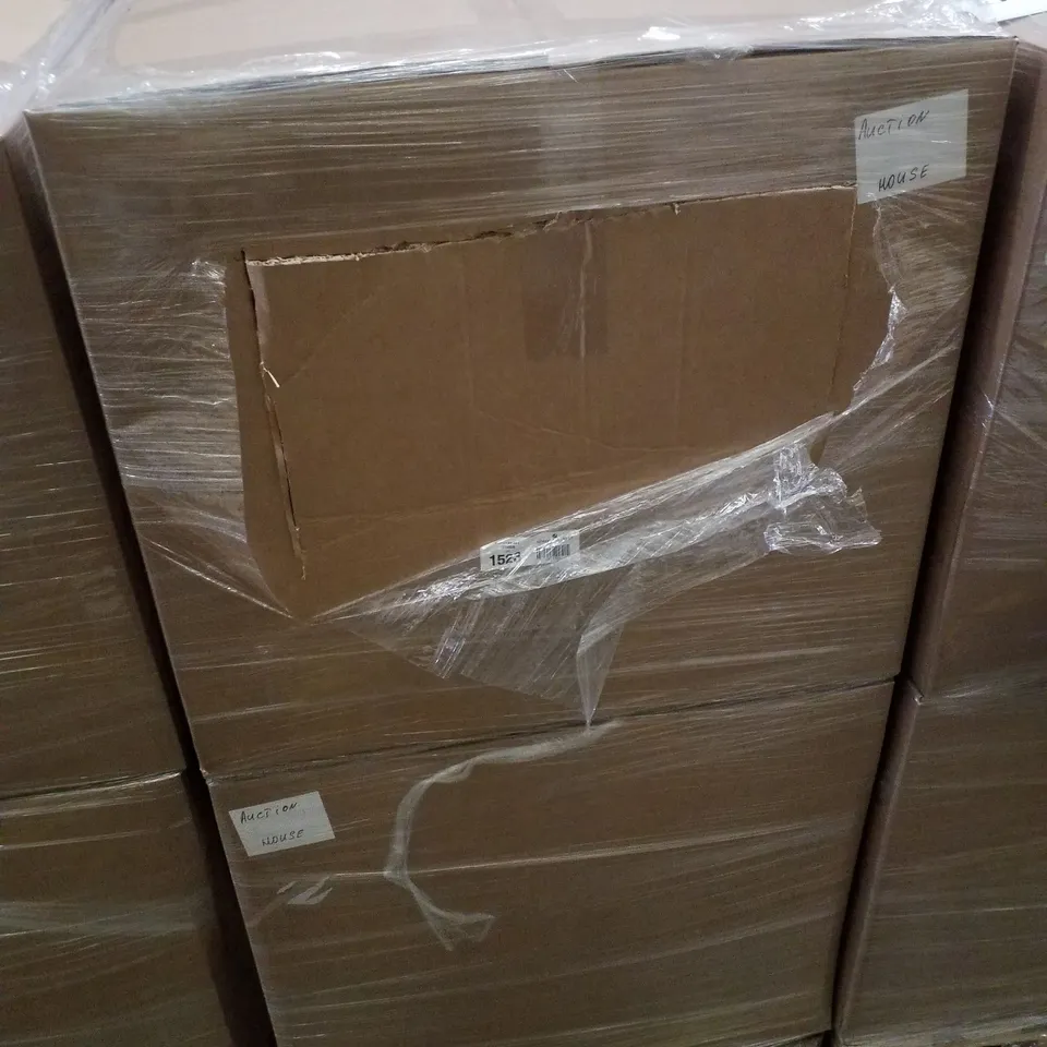 PALLET CONTAINING ASSORTED BEDDING INCLUDING PILLOWS