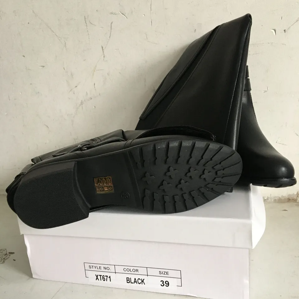 BOXED PAIR OF SIZE 39 BLACK KNEE-HIGH FAUX LEATHER BOOTS