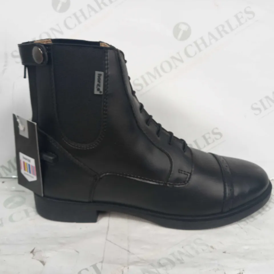 BOXED PAIR OF HORZE LEATHER ANKLE BOOTS IN BLACK EU SIZE 41