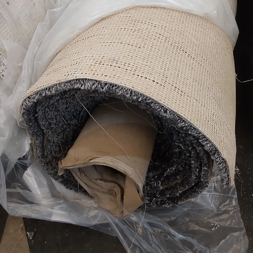 ROLL OF QUALITY STS HERITAGE LUXURY CARPET // SIZE: APPROX. 5 X 6.6m