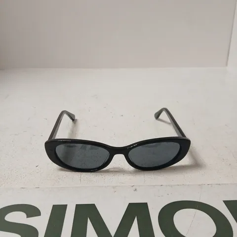 PRAGNELL BLACK WRAPAROUND SUNGLASSES
