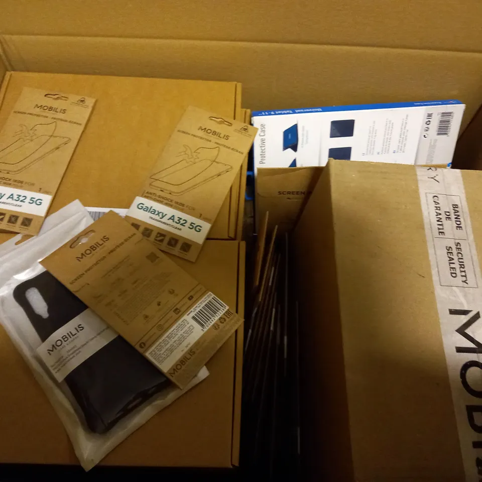 BOX OF APPROX 30 ASSORTED ITEMS TO INCLUDE - UNIVERSAL TABLET 9-11 CASE , GALAXY TAB A 2019 SCREEN PROTECTORS , GALAXY A32 5G SCREEN ETC