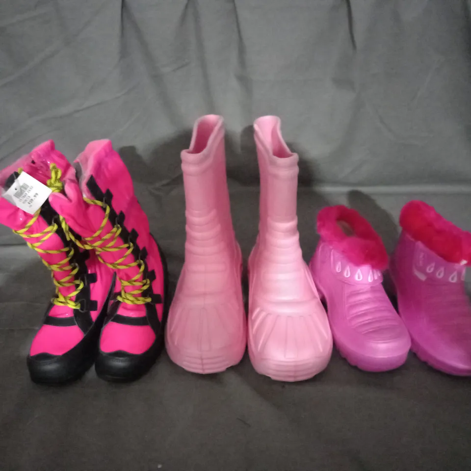APPROXIMATELY 10 PAIRS OF ASSORTED KIDS SHOES IN VARIOUS STYLES AND SIZES 