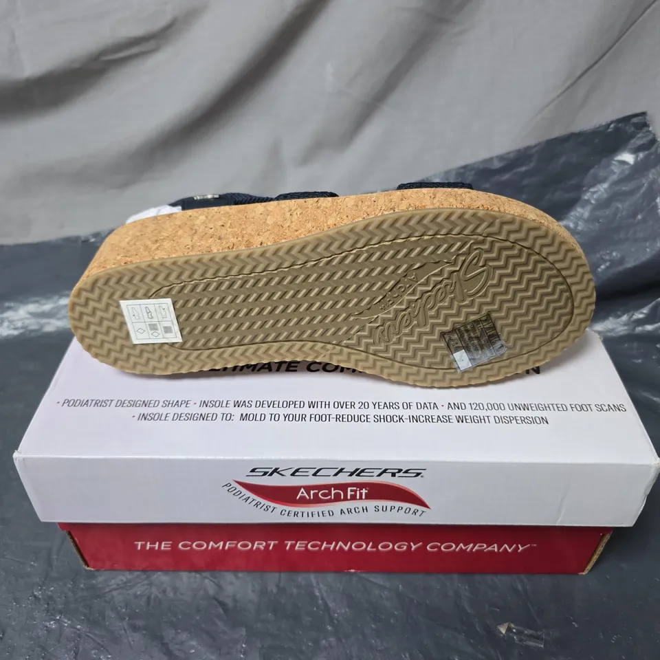 SKECHERS ARCH FIT SANDALS – NAVY STRAPS, CORK SOLE SIZE 6