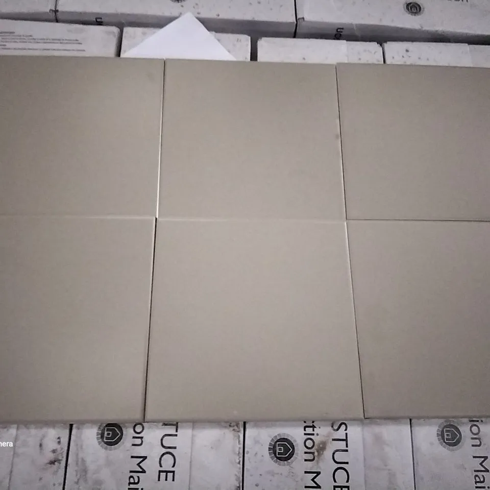 PALLET OF APPROXIMATELY 32 BOXES OF 25 BRAND NEW ASTUCE MAT BRUN ARGILEUX 20X20CM TILES - EACH PACK COVERS APPROXIMATELY 1M² (TOTAL APPROX. 32 SQ.METRES)