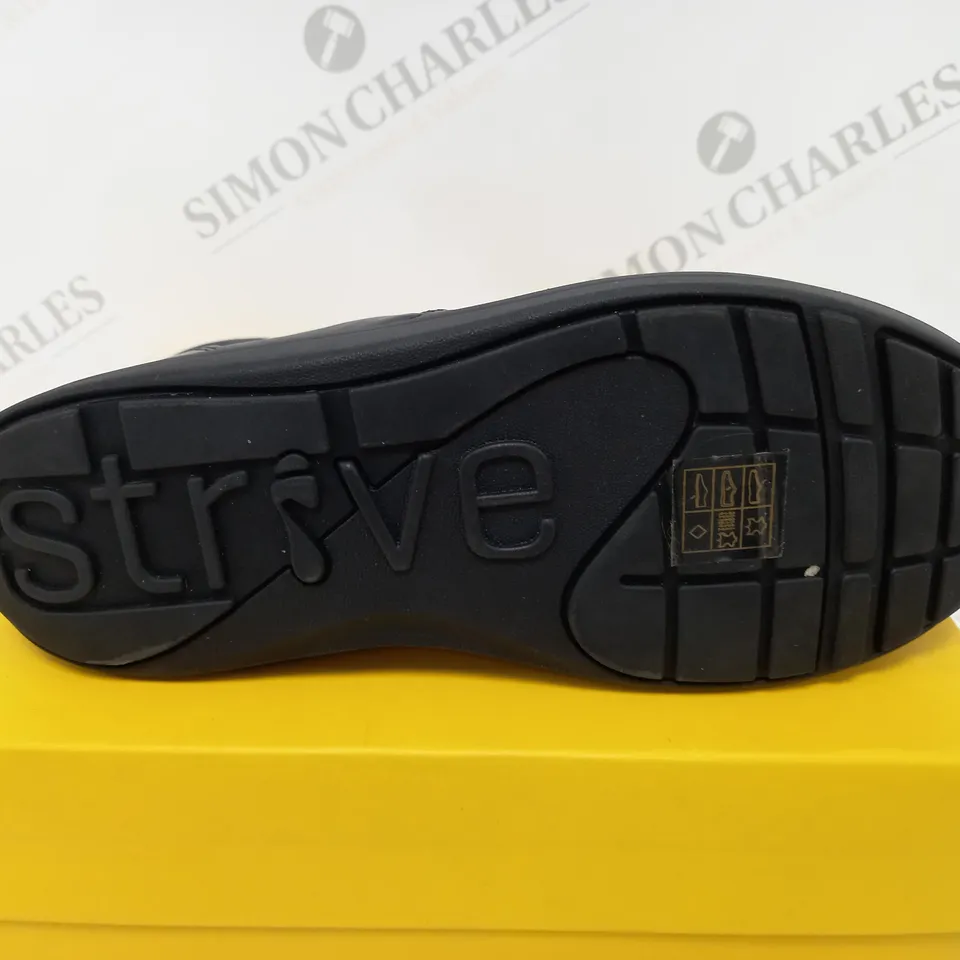 BOXED STRIVE BAMFORD II BOOTS IN BLACK - UK 5