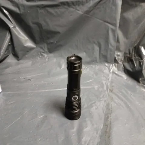 BOX OF APPROXIMATELY 40 ASSORTED ITEMS TO INCLUDE: TORCH, MINI HANDHELD FAN AND SCIENTIFIC CALCULATOR