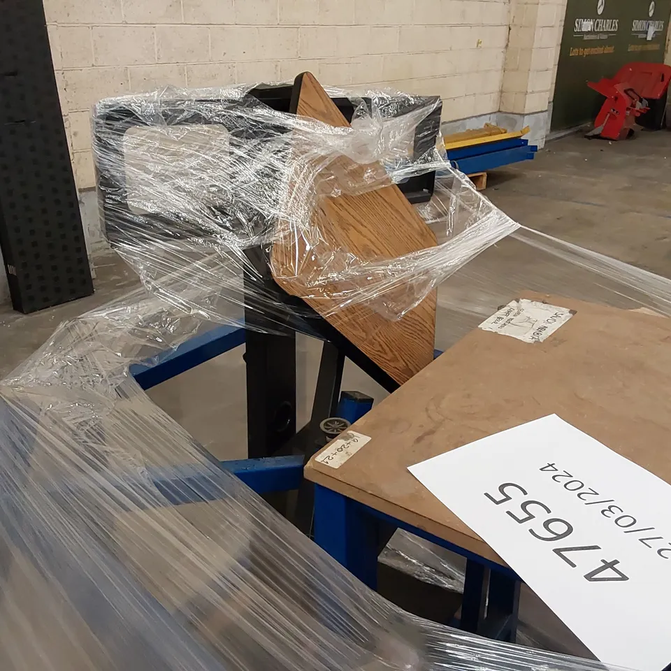 PALLET OF 4 SPACEGUARD TABLES AND 2 STANDS
