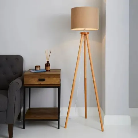 BOXED JANDIA WOODEN TRIPOD FLOOR LAMP