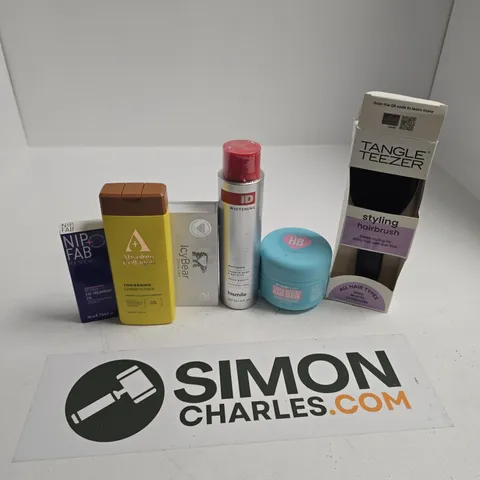 APPROXIMATELY 15 ASSORTED HEALTH & BEAUTY PRODUCTS TO INCLUDE ABSOLUTE COLLAGEN THICKENING CONDITIONER, ICYBEAR WHITENING STRIPS, TANGLE TEEZER STYLING HAIRBRUSH, ETC - COLLECTION ONLY