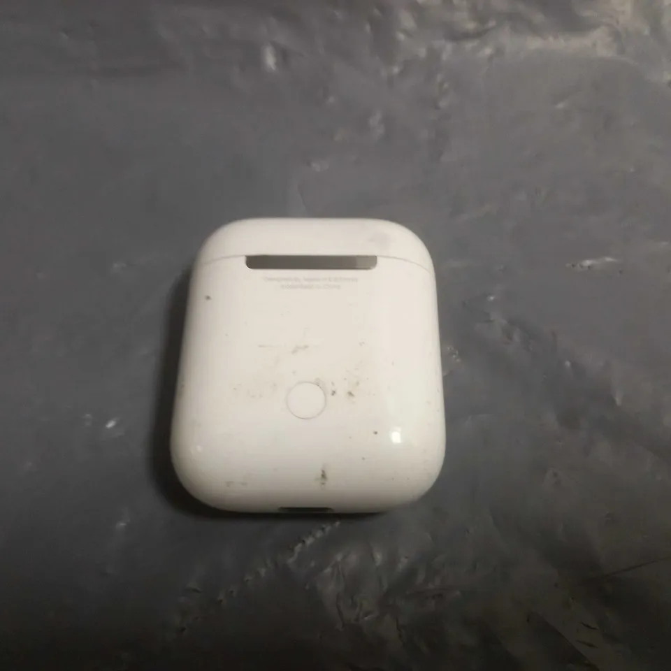 APPLE AIR PODS FIRST GENERATION IN WHITE 